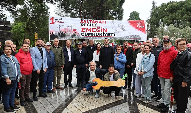 İzmir'de binlerce emekçi 1 Mayıs'ı kutladı