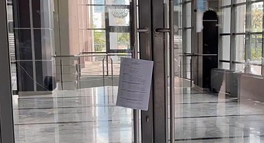 Karar, CHP Genel Merkezi girişine asıldı