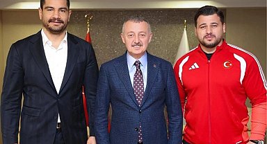 Kocaeli'de Başkan Büyükakın iki önemli ismi ağırladı