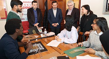 Konya Karatay'da 48 ülkeden öğrenciler sanatla buluştu