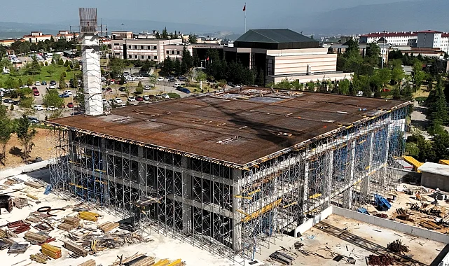 KOÜ Umuttepe Cami ve Otoparkı hızla yükseliyor