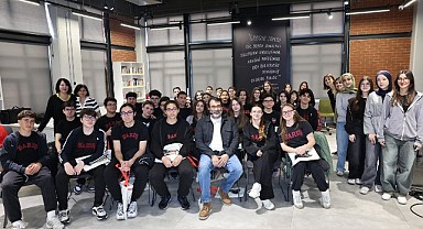 NİLÜFER’DE SENNUR SEZER ŞİİRLERİ FABRİKADAN OKULA UZANDI