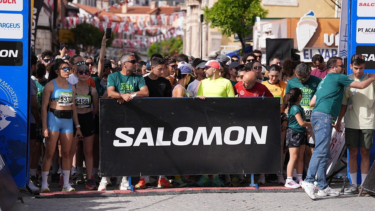 Salomon Çeşme Yarı Maratonu 5K gün batımı koşusuyla başladı
