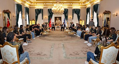 Şampiyon hentbolculardan Başkan Vekili Şahin Biba'ya ziyaret