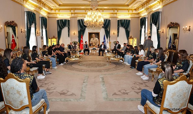 Şampiyon hentbolculardan Başkan Vekili Şahin Biba'ya ziyaret