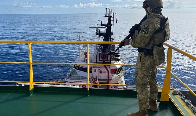 Somali açıklarında Türk Deniz Gücü'nden sondaj gemilerine güvenlik desteği
