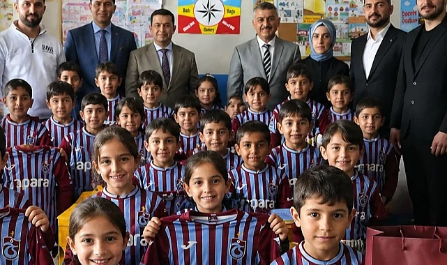 Trabzonspor sevgisi Patnoslu öğrencilere forma hediyesi getirdi
