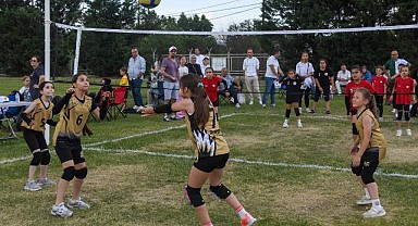 1500 Kız Çocuğu Mini Voleybol Şenliği’nde Buluştu