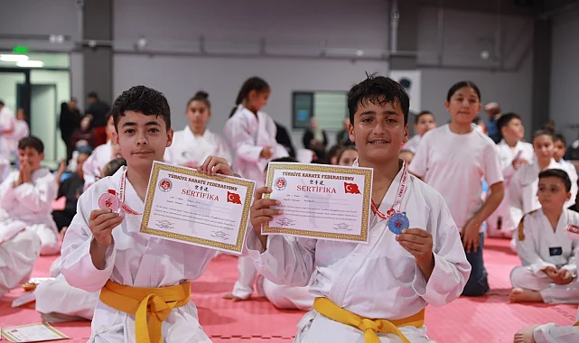 Ankara Keçiören'in sporcuları Karate Kuşak Sınavında ter döktü