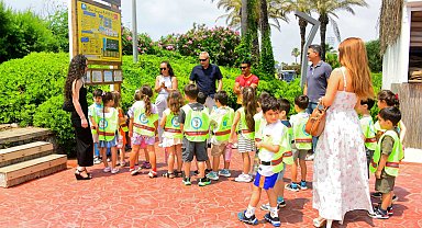 Antalya'da minik çevreciler Mavi Bayrak'la tanıştı