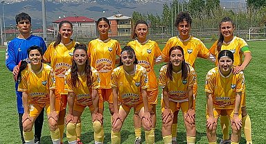 Bayazıtspor Muş'ta gol oldu yağdı