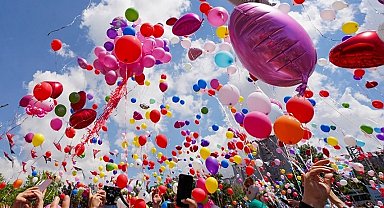 Beylikdüzü'nde umut balonları Almira için gökyüzünde