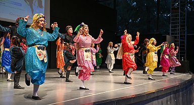 Bornova'da "dansın renkleri" büyüledi