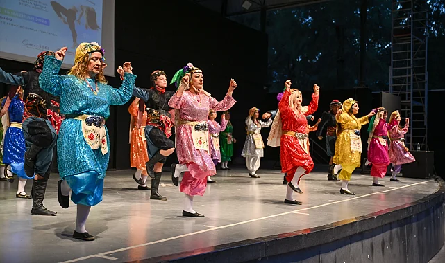 Bornova'da "dansın renkleri" büyüledi