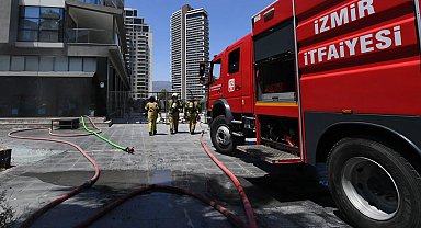 Bornova'da depo yangını kontrol altına alındı