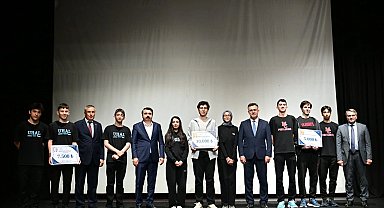 BTÜ'de Liselerarası Veri Olimpiyatı ödülleri sahiplerini buldu