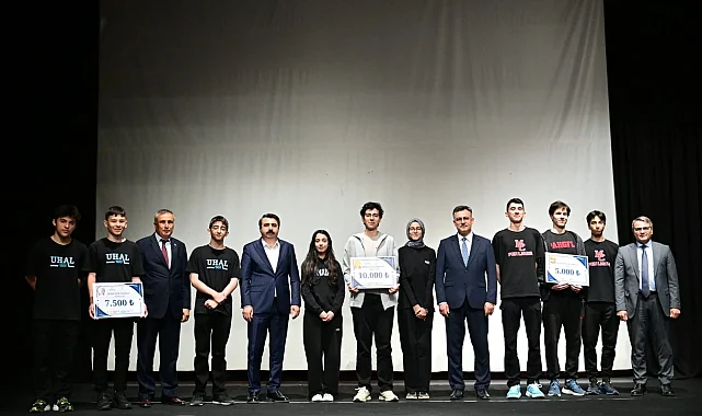 BTÜ'de Liselerarası Veri Olimpiyatı ödülleri sahiplerini buldu
