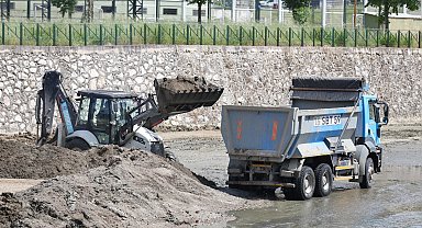 Bursa Büyükşehir'den Hüdavendigar'da dere temizliği