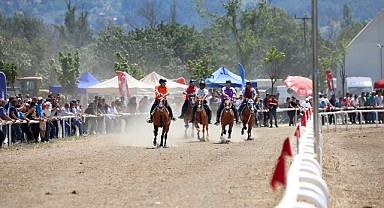 Bursa’da Geleneksel Rahvan At Yarışları Nefes Kesti