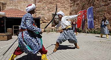 Bursa Zindankapı'da Türk kılıçları çekildi
