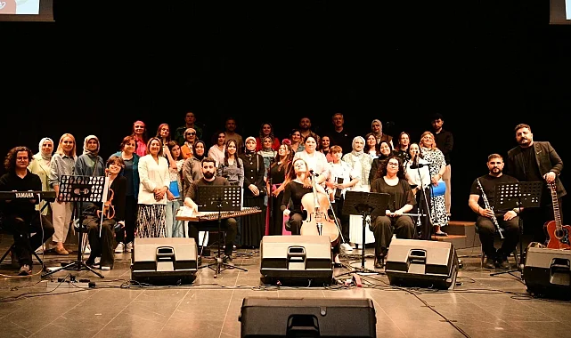 Çayırova'da 80'ler 90'lar konserine büyük ilgi