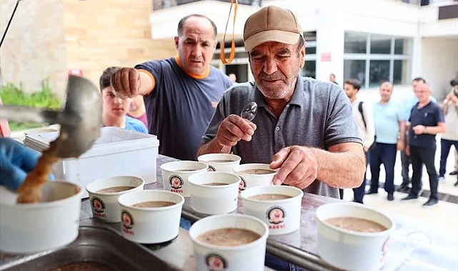 Denizli Büyükşehir'den 3 noktada 10 bin kişilik aşure hayrı