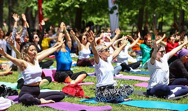 Denizli Dünya Yoga Günü'nde Büyükşehir ile nefes aldı