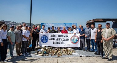 Gemlik İskelesi’nde Deniz Dibi Temizliği