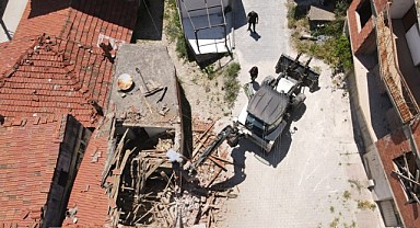 Gemlik’te Metruk Yapı Yıkımları ve Yol Çalışmaları Sürüyor
