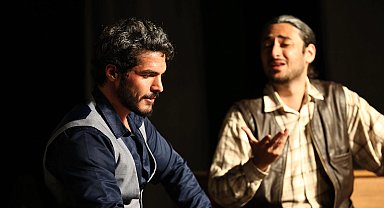 Genç Sahne'den alkış alan final... 6 aylık emek "Kapılar" ile sahneye taşındı