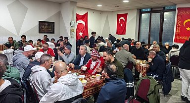 Gurbetçiler dünya kupası heyecanını Almanya'da camide yaşadı