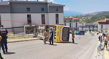 İnegöl’de Çocuk İçin Manevra Yapan Otobüs Devrildi
