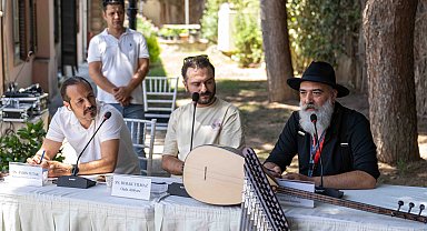 İzmir Bornova'da çalgı yapımının büyüsü yaşandı