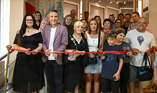 İzmir Bornova'da sanatseverlere 'Biz' sergisi