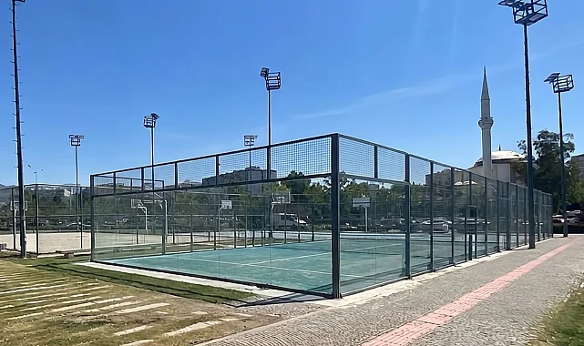 İzmir Bostanlı Sahili'ne yeni padel kortlar geliyor