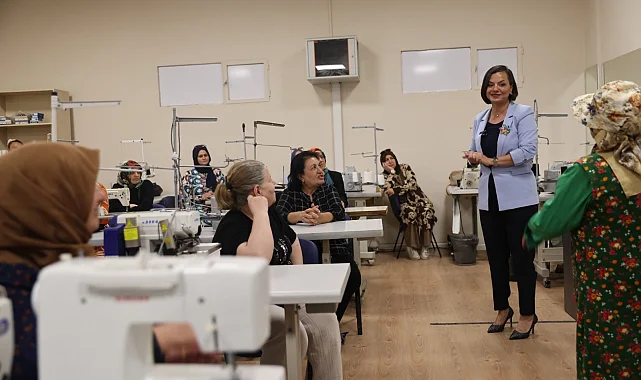 İzmir Karabağlar'da Tekstil Akademi açıldı