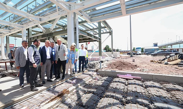Kocaeli'de Başkan Büyükakın sosyal yaşam merkezini inceledi
