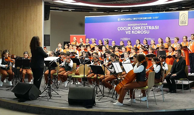Kocaeli'de geleceğin sanatçıları ayakta alkışlandı