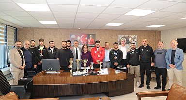 Kocaeli'de İzmit Belediyesporlu güreşçilerden çifte başarı