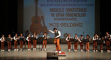 Kocaeli'de konservatuvar öğrencileri hem çaldı hem oynadı