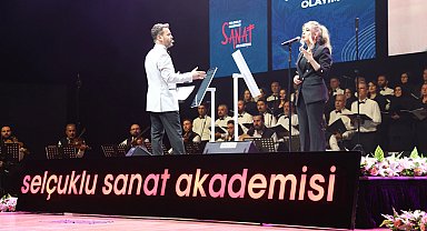 Konya Selçuklu'da Müzeyyen Senar şarkıları yankılandı