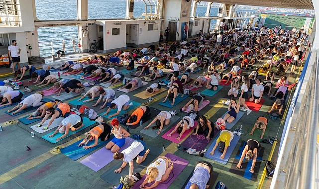 Körfez'in mavisinde 400 kişilik yoga buluşması
