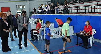 Kütahya'da Başkan Kahveci'den Spor Ortaokulu ve Lisesi'ne ziyaret