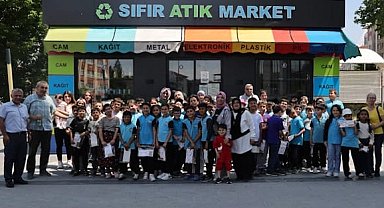 Kütahyalı öğrencilerden Sıfır Atık Market'e örnek katkı