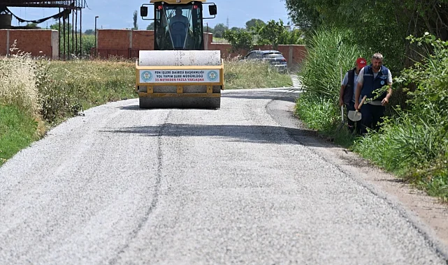 Manisa'da 5 mahalleyi bağlayan yol baştan sona yenilendi