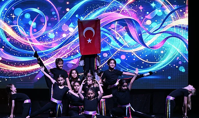 Manisa'da miniklerden yıl sonu gösterisi