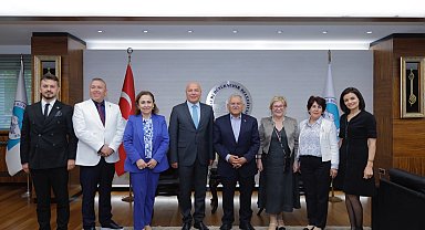Memduh Büyükkılıç Bağımlılık Zirvesi'ne katıldı