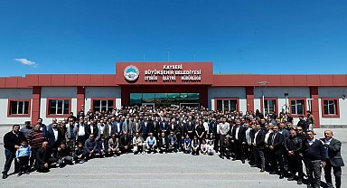 Memduh Büyükkılıç bayram sevincini şehrin dört bir yanında yaşadı