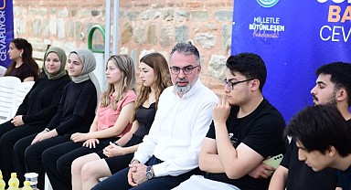 Millet Kütüphanesi’nde Samimi Görüşme