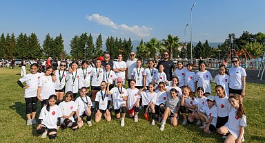 Mini Voleybol Şenliği’nde 1500 Kız Çocuğu Sporun Coşkusunu Yaşadı